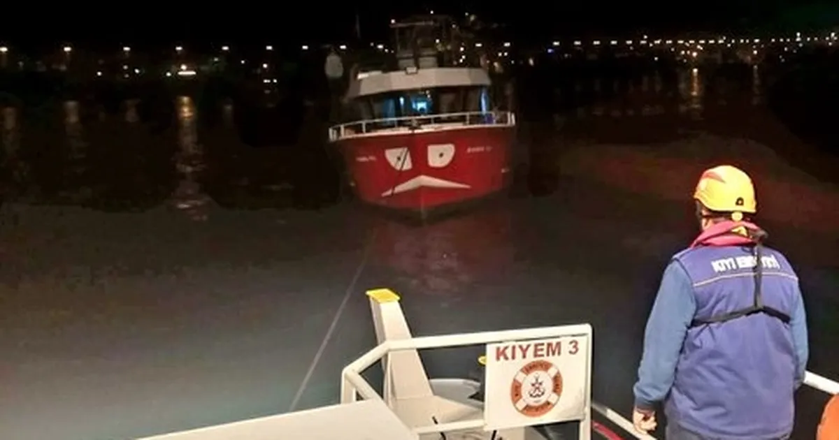 Kocaeli açıklarında sürüklenen tekne kurtarıldı