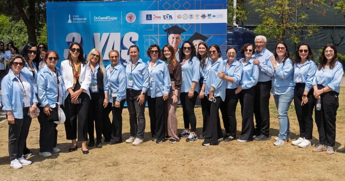 İzmir'de 3. Yaş Üniversiteleri gençlik enerjisi yayıyor
