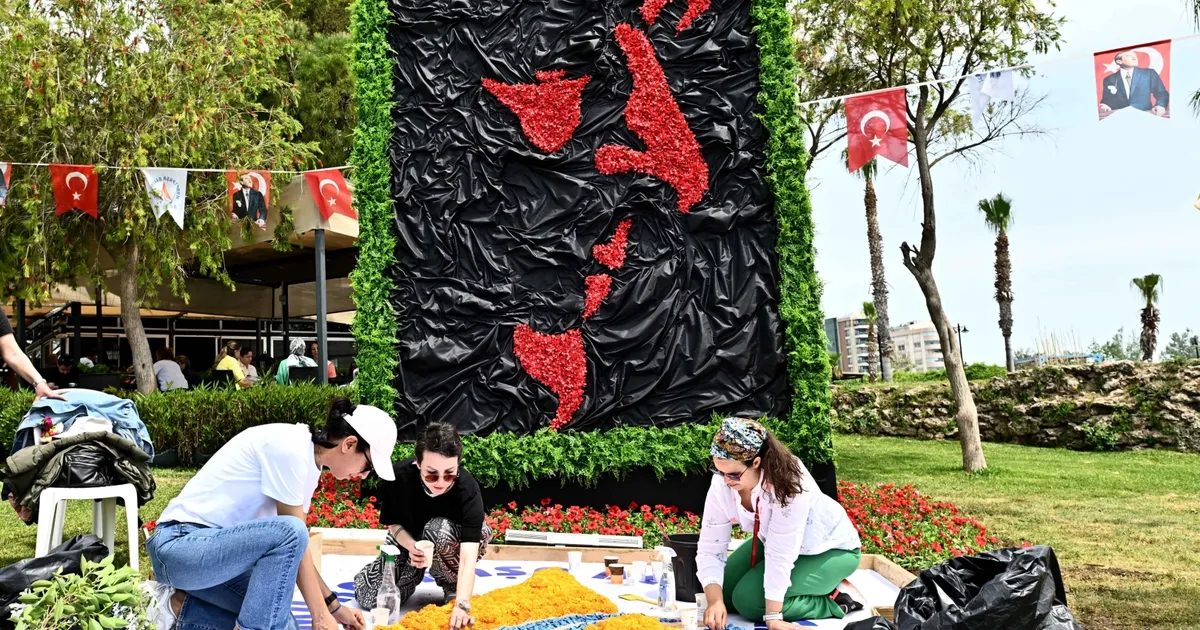 Antalya’da 130 bin çiçekle görsel şov