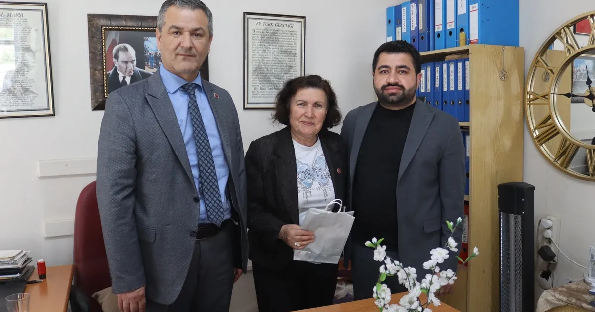 Kocaeli İzmit'te kadın muhtarlara Anneler Günü ziyareti