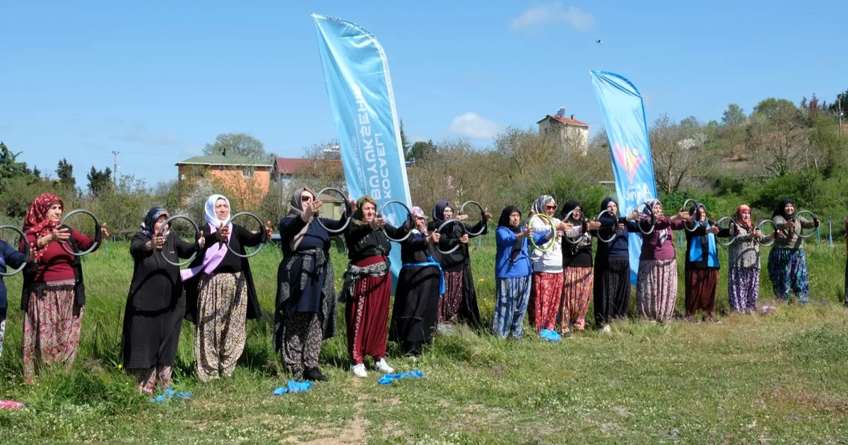 Şalvarlı sporla sağlıklı yaşama renkli farkındalık