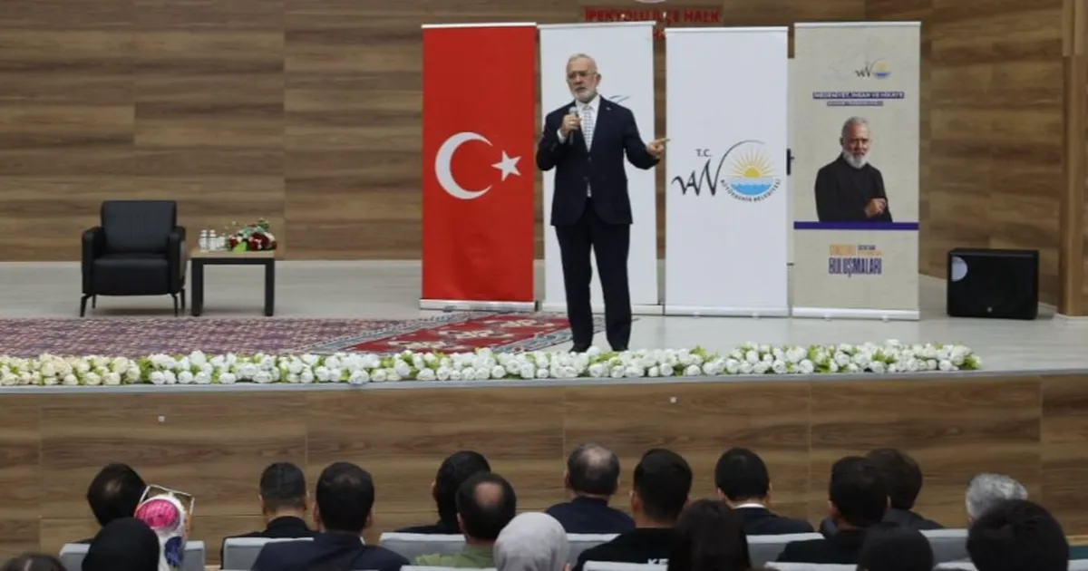 Yazar Yenişehirlioğlu gençlerle buluştu