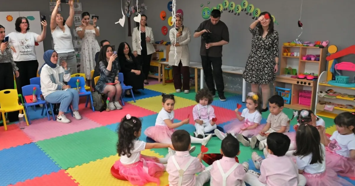 Bornova’da Anneler Günü’ne duygu dolu kutlama