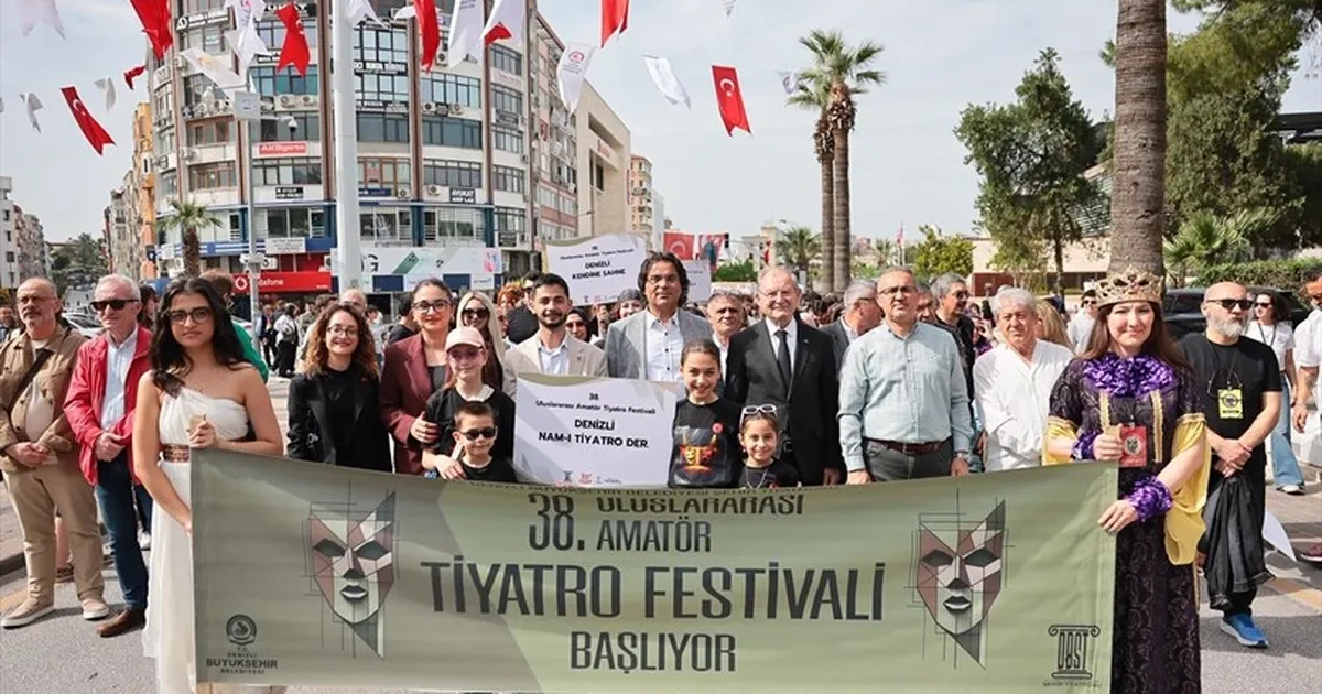 Denizli'de Uluslararası Amatör Tiyatro Festivali başladı