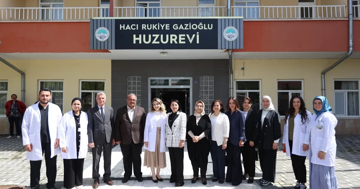 Kayseri protokolünün eşlerinden anlamlı ziyaret - Gündem Haberleri