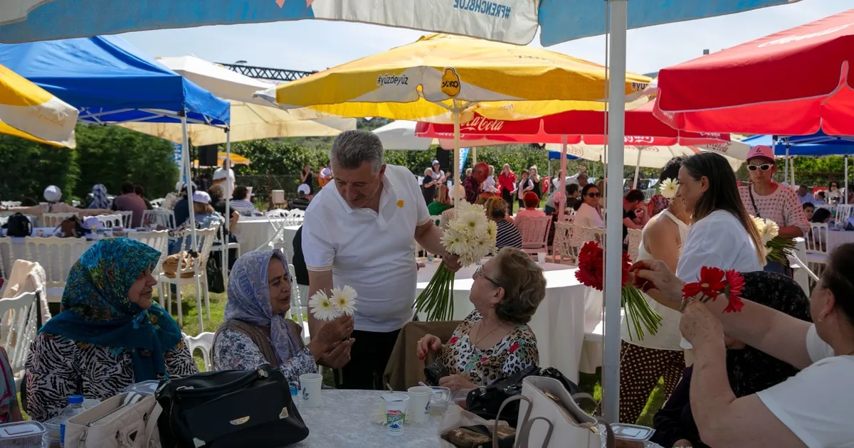 Anneler Günü’nde Güzelbahçe’de sevgi dolu buluşma