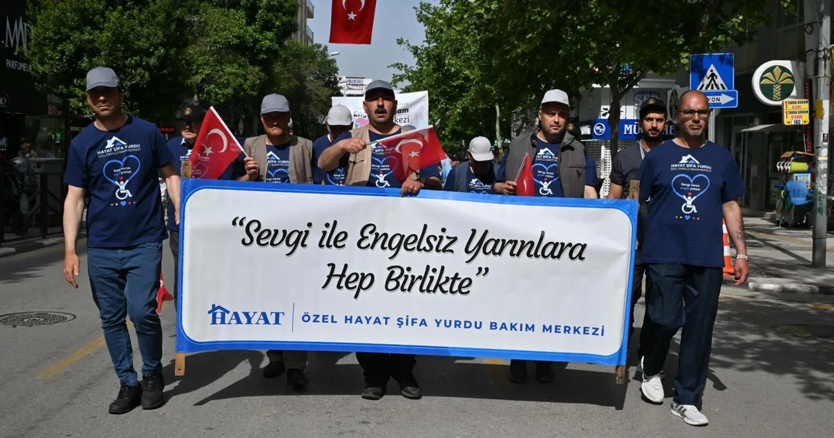 Manisa'da 'engelsiz' yürüyüş