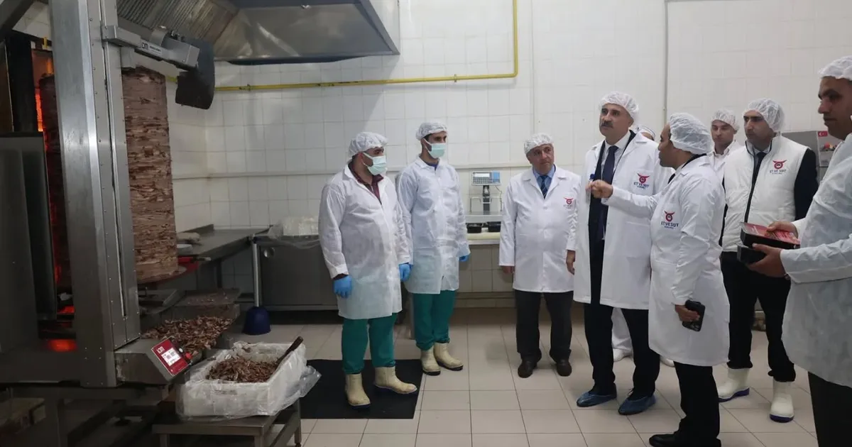 Vali Bozkurt'tan Ağrı Döneri ve Yeni Et Satış Mağazasına yakın mercek