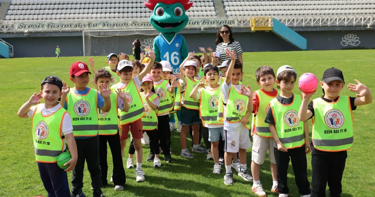 Bursa Nilüfer'de Spor Şenlikleri’nde sıra minik öğrencilerin
