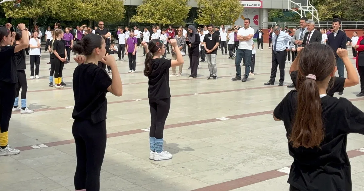 Bursa'da öğrenciler sağlıklı yaşam için hareket etti