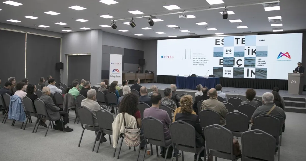 Mersin’de estetik ve sanat tartışıldı