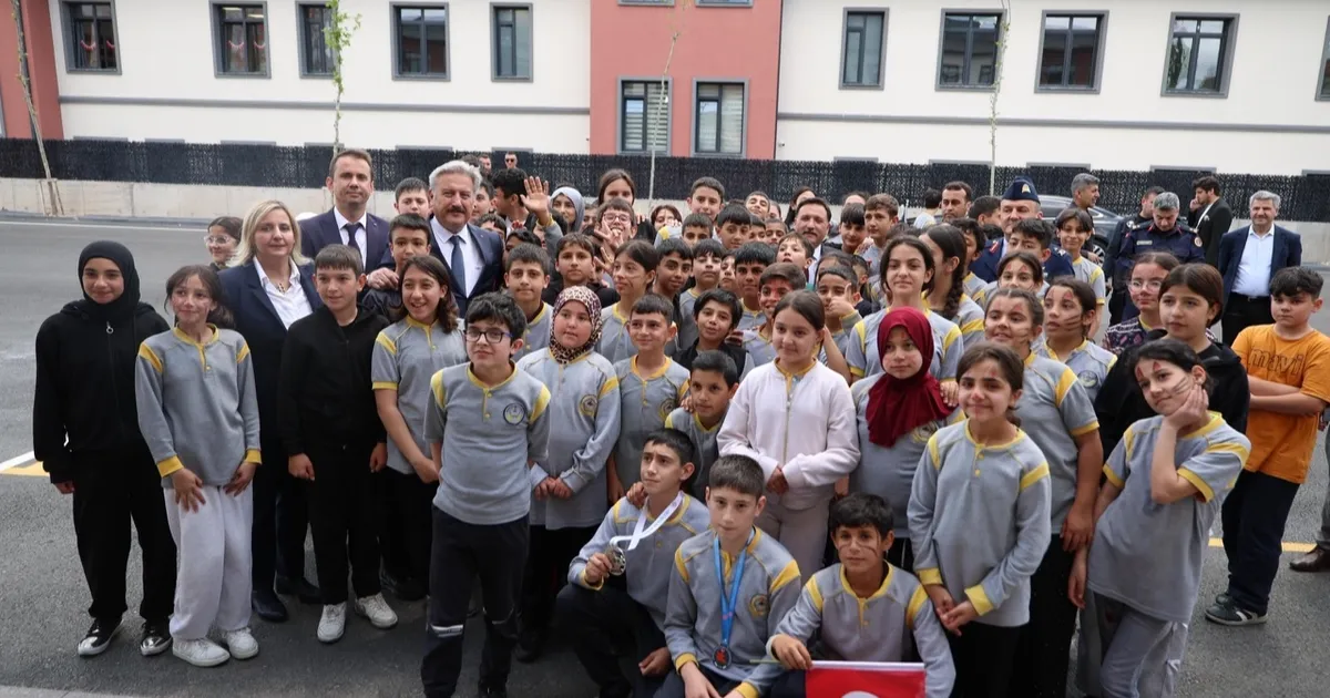 Kayseri Melikgazi'nin 2 yeni eğitim yuvası açıldı