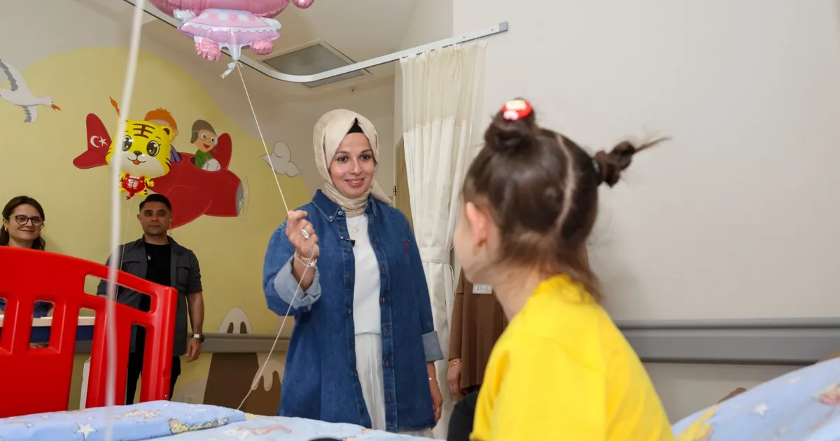 Bilecik'te Vali eşinden minik yüreklere moral ziyareti