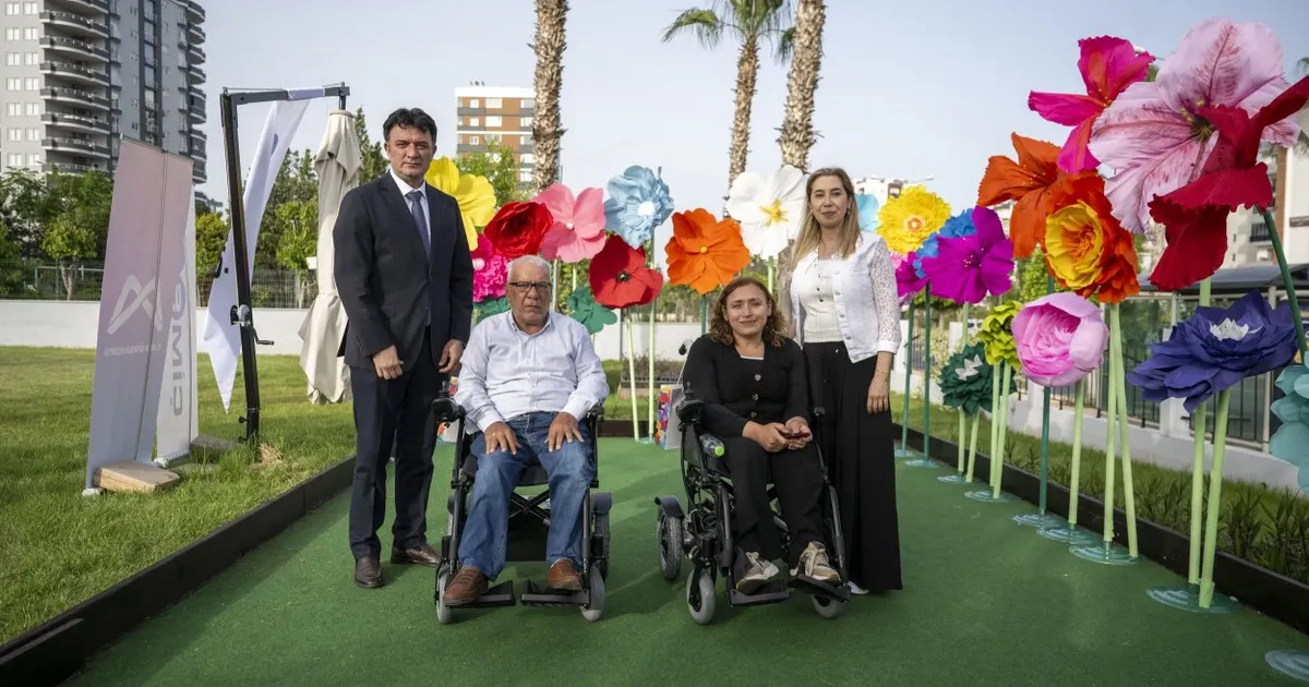 Mersin’de engeller akülü sandalyelerle aşılıyor