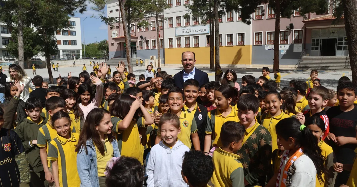 Konya'da Başkan Altay'dan okuluna nostaljik ziyaret