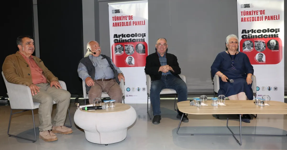 Arkeolojinin duayenleri Nilüfer’de buluştu