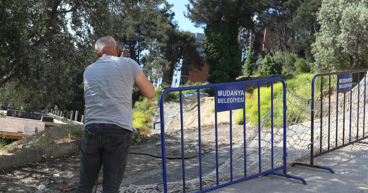 Mudanya Yeni Mahalle'de toprak kayması!