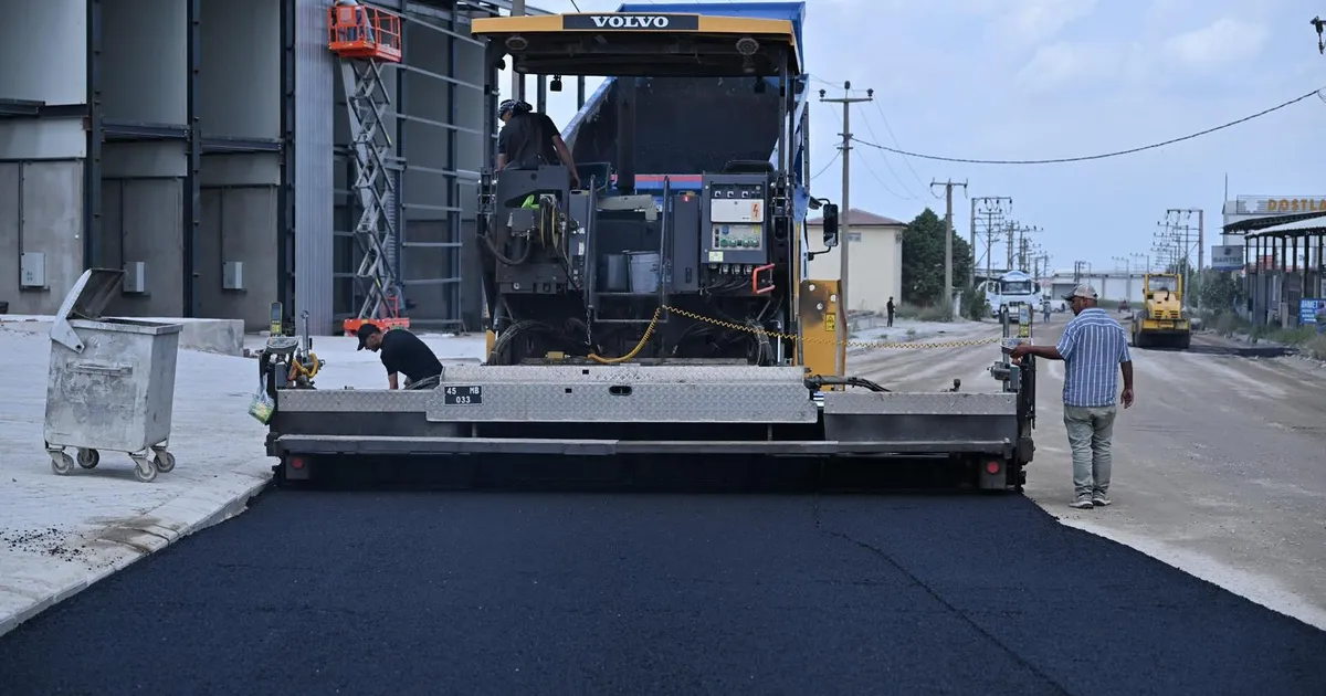 Manisa Turgutlu’da 3 bin tonluk asfalt seferberliği