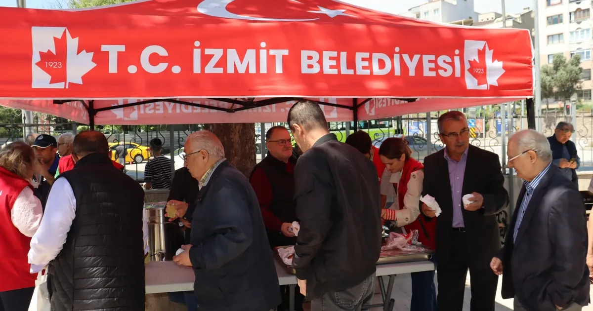 İzmit Belediyesi Cumalık gönül ikramlarını Kozluk'ta yaptı