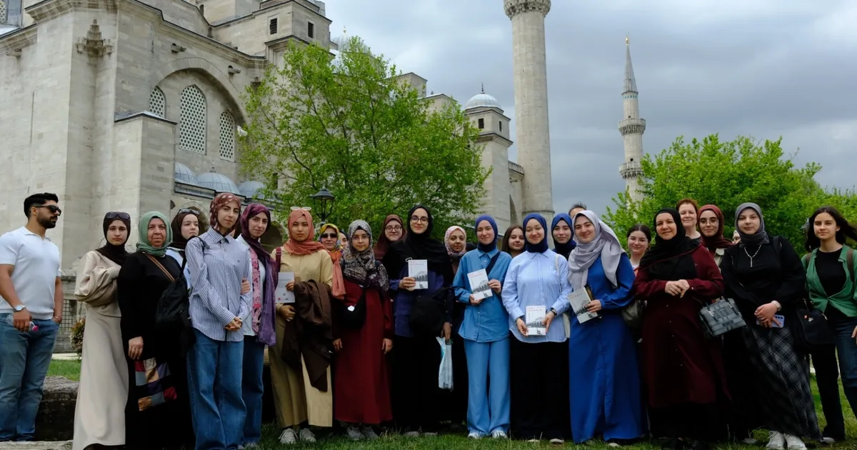 Bu proje hem okutuyor, hem gezdiriyor