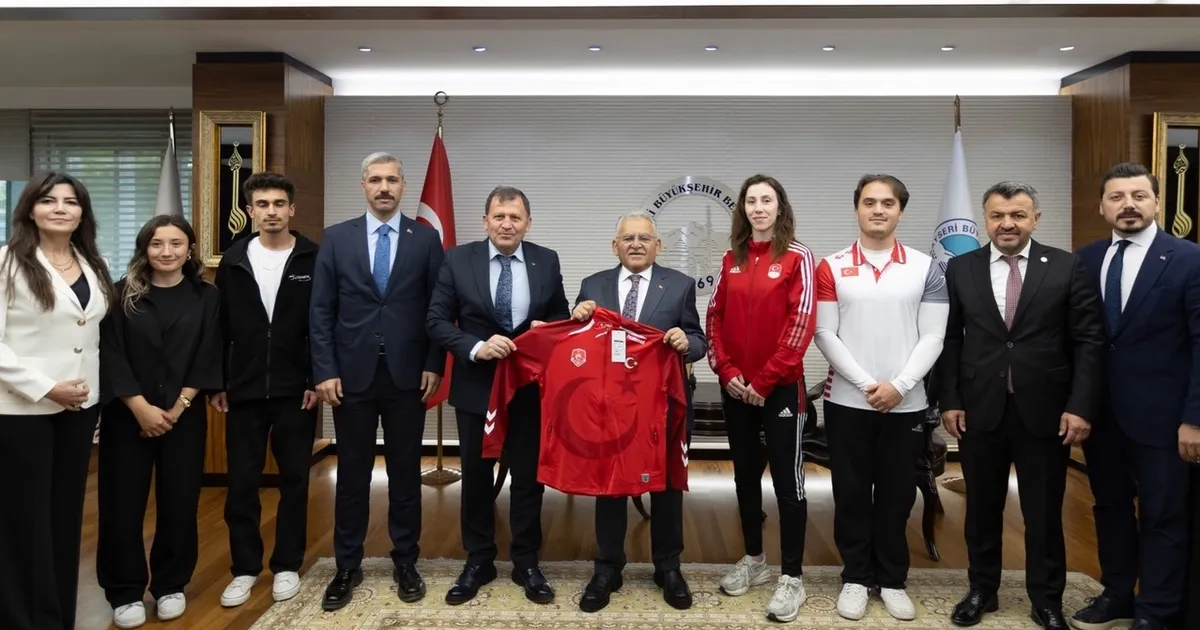 Kayserili gençlerden Büyükşehir'e ziyaret - Gündem Haberleri