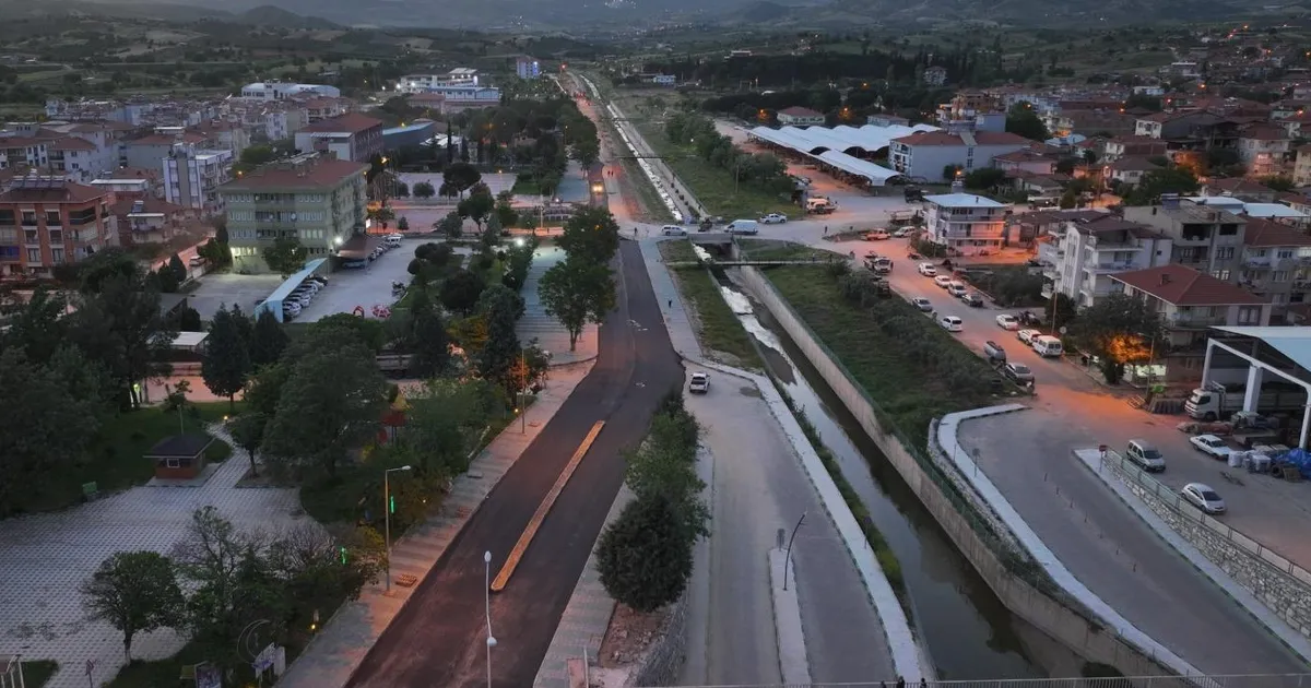Manisa Köprübaşı sıcak asfaltla ilk kez tanıştı