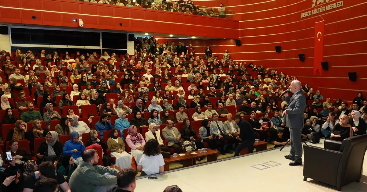 Gebze'de 'Ailenin İçinde Saklı Cennet' söyleşisine yoğun ilgi