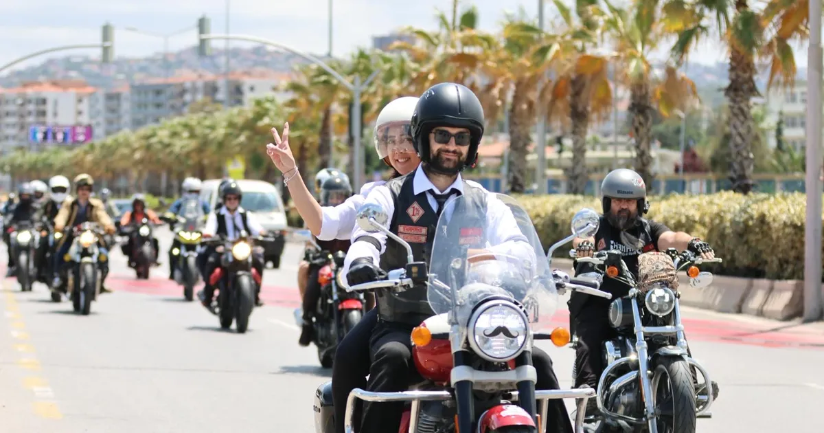 Klasik motosikletler farkındalık için yollarda