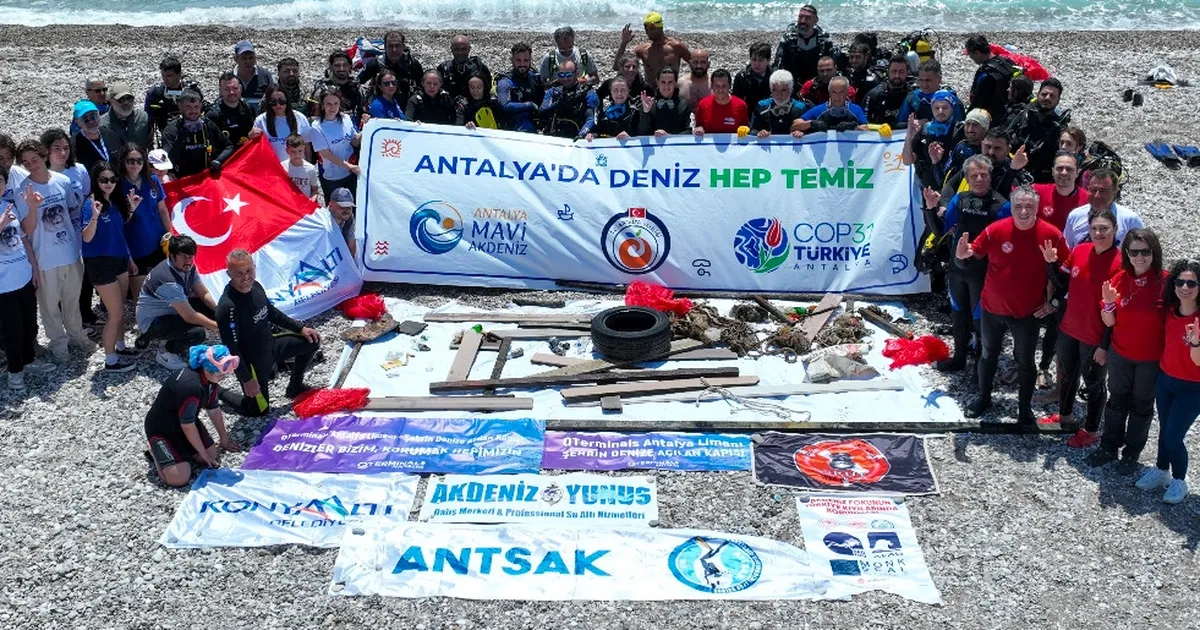 Antalya’da denizden 20 ton atık çıkarıldı