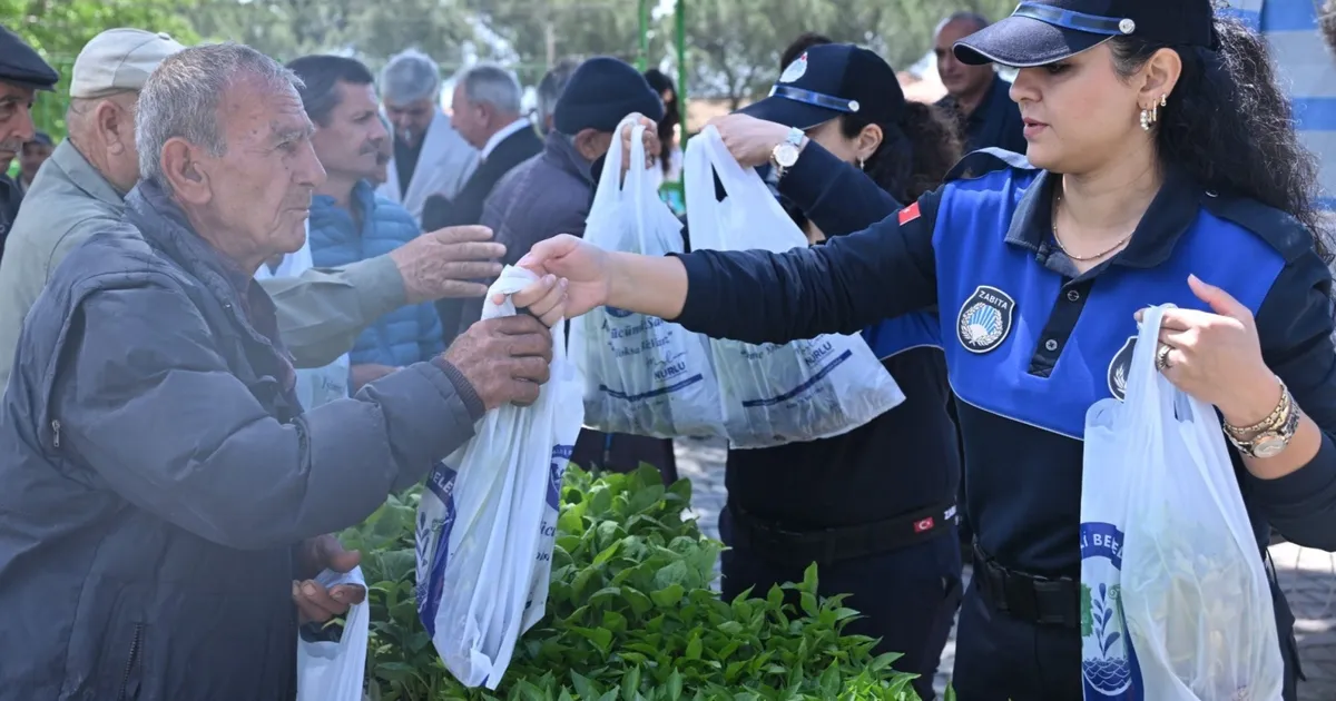 Manisa’da üreticilere 34 bin sebze fidesi dağıtıldı