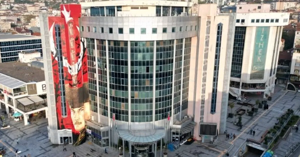 İzmit'te bayram öncesi belediyeden esnafa kolaylık