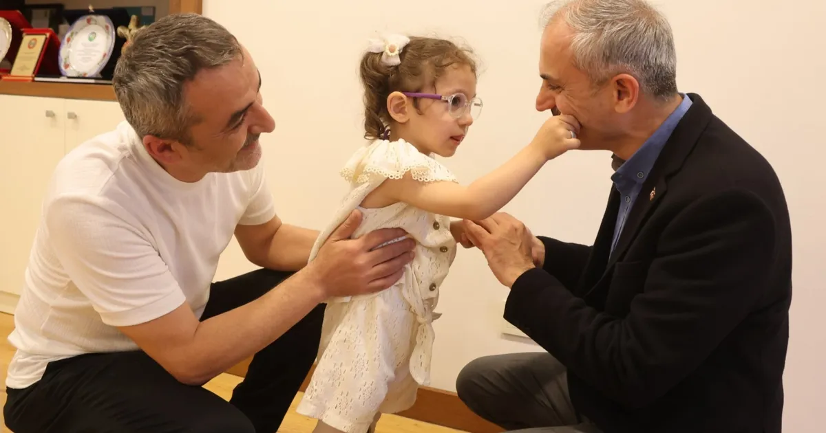 Kocaeli Çayırova'da Başkan Çiftçi, minik Lina ve ailesiyle buluştu
