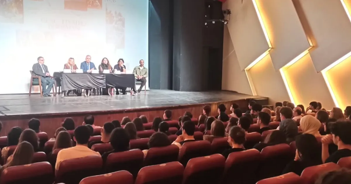 Bursa’da gençler tiyatro sanatçılarıyla buluştu