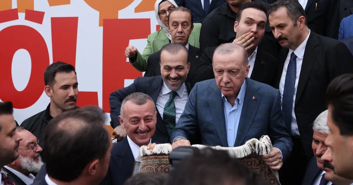 Cumhurbaşkanı Erdoğan Kocaelispor Müzesi için forma imzaladı