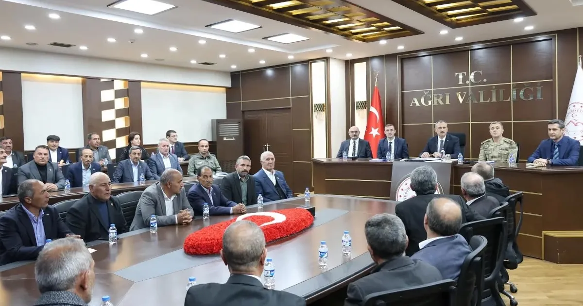 Ağrı Vali Bozkurt'tan köylere koordinasyon