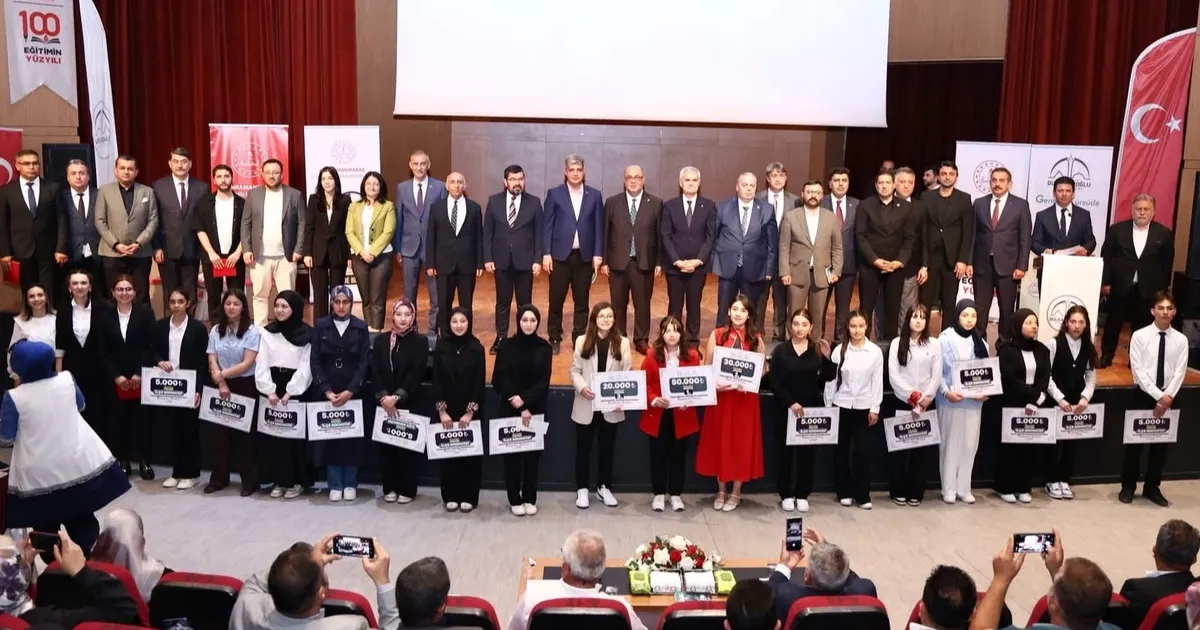 Şahbaz Derneği'nden Filistin temalı konuşma yapan öğrenciye umre hediyesi - Gündem Haberleri