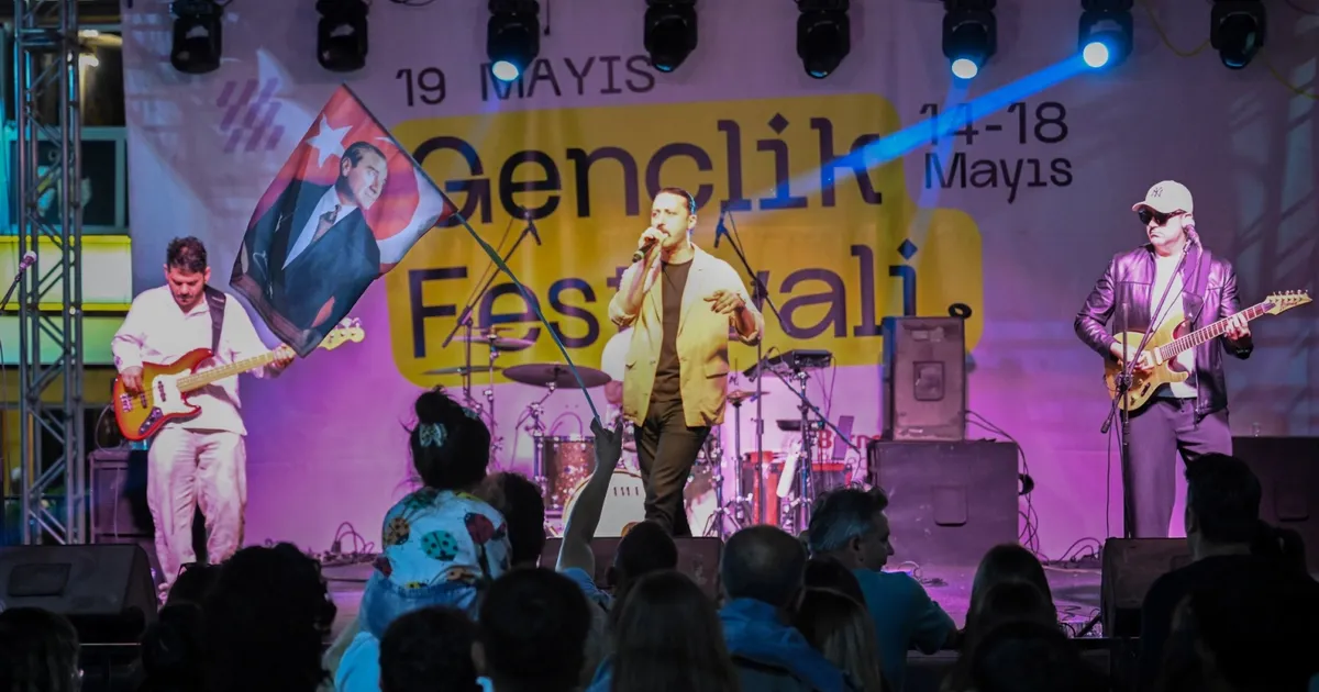 İzmir Bornova’da Gençlik Festivalinde 19 Mayıs coşkusu - Gündem Haberleri
