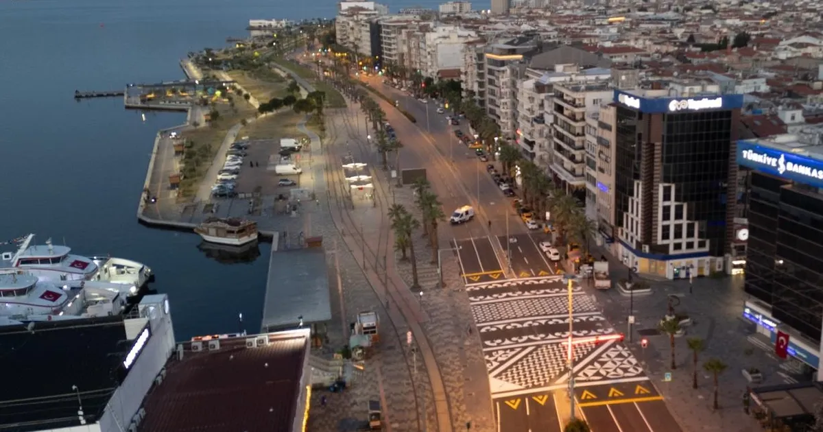 İzmir Karşıyaka'da desenli yaya platformu