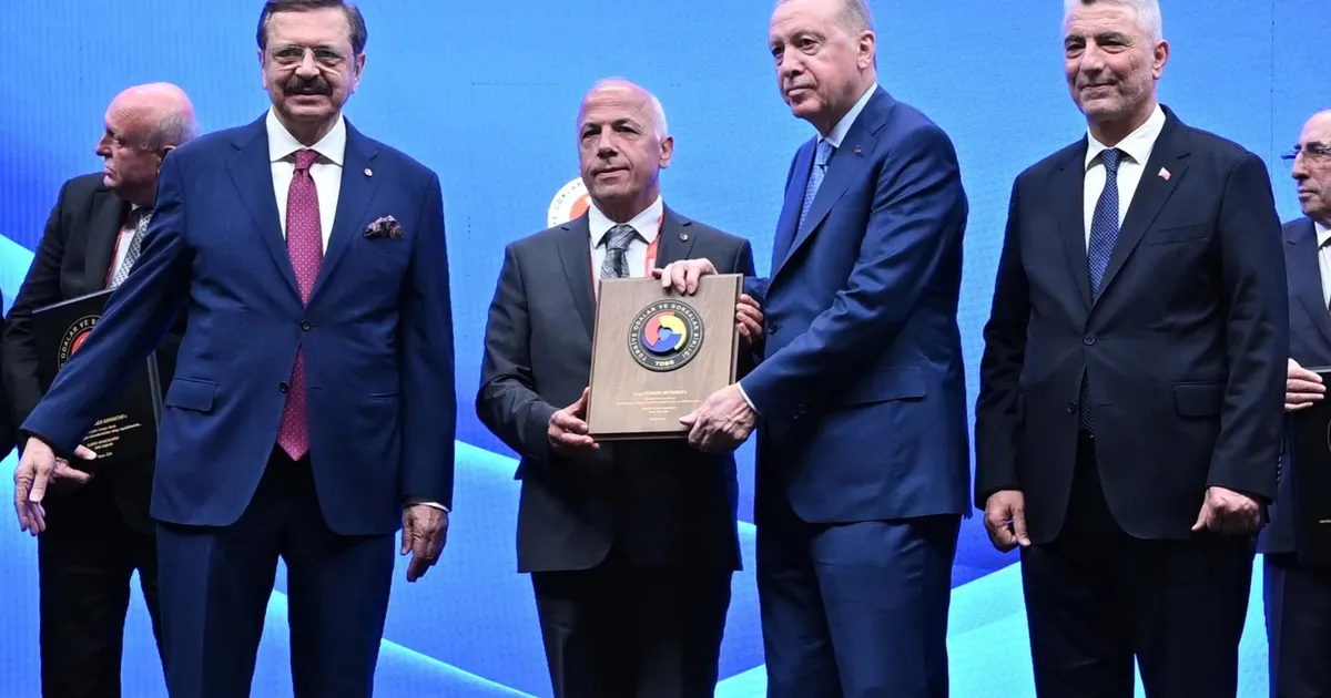 TOBB'dan Artvin Ticaret Borsası Başkanı Akyürek’e hizmet şeref plaketi