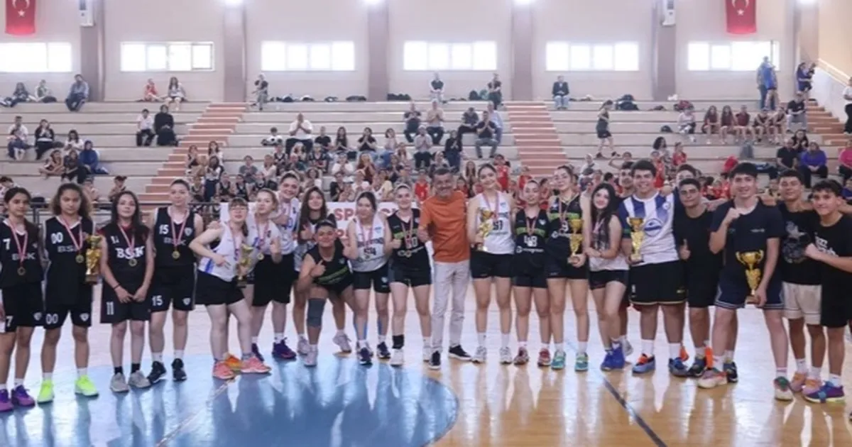 Denizli’de gençlik 19 Mayıs’ı spor, sanat ve doğada kutladı - Gündem Haberleri