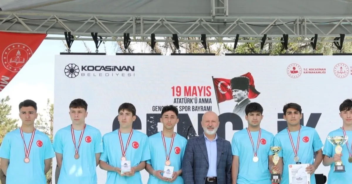 Kayseri Kocasinan'da 'Gençlik Şöleni'ne muhteşem final - Gündem Haberleri
