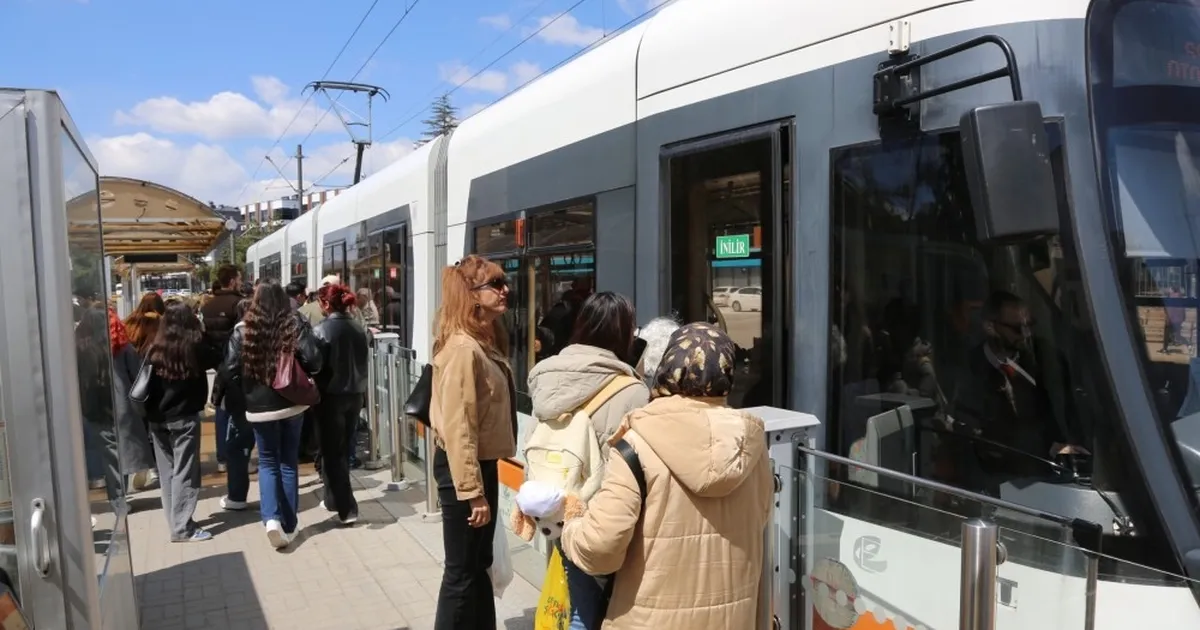 Eskişehir'de öğrenciler “Bas Geç” ile ulaşımda nefes aldı - Gündem Haberleri