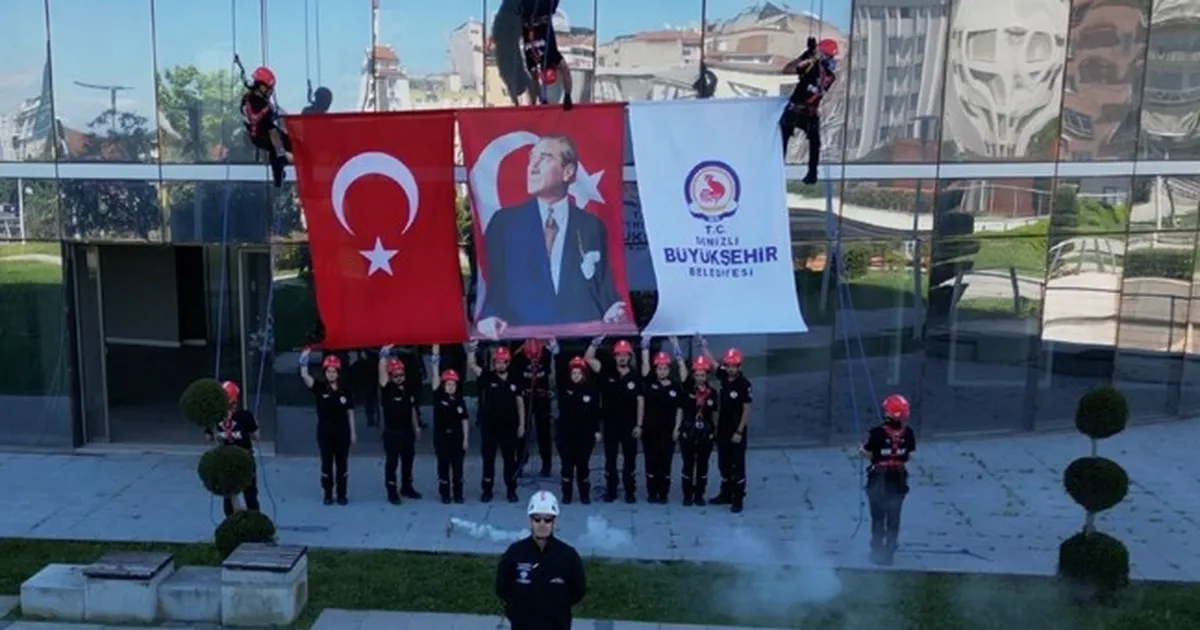 Denizli'de nefes kesen gösteri - Gündem Haberleri