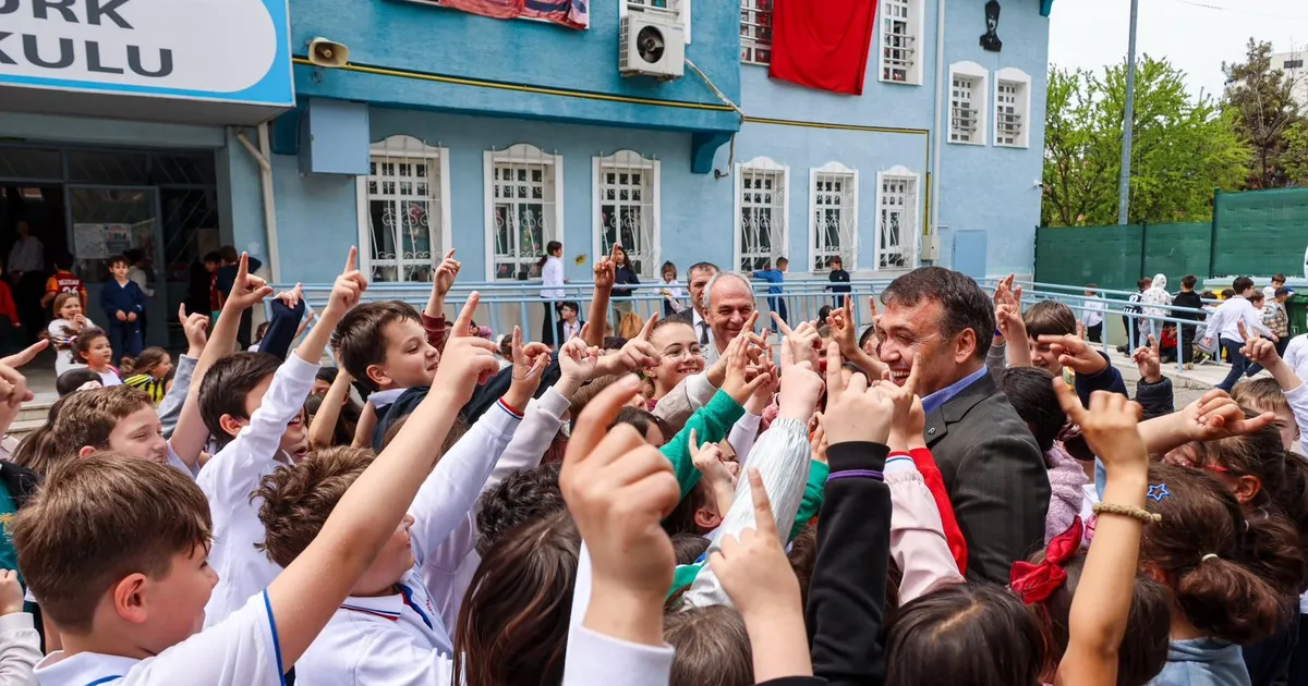 Bilecik'te Vali Sözer’den çocuklara anlamlı ziyaret