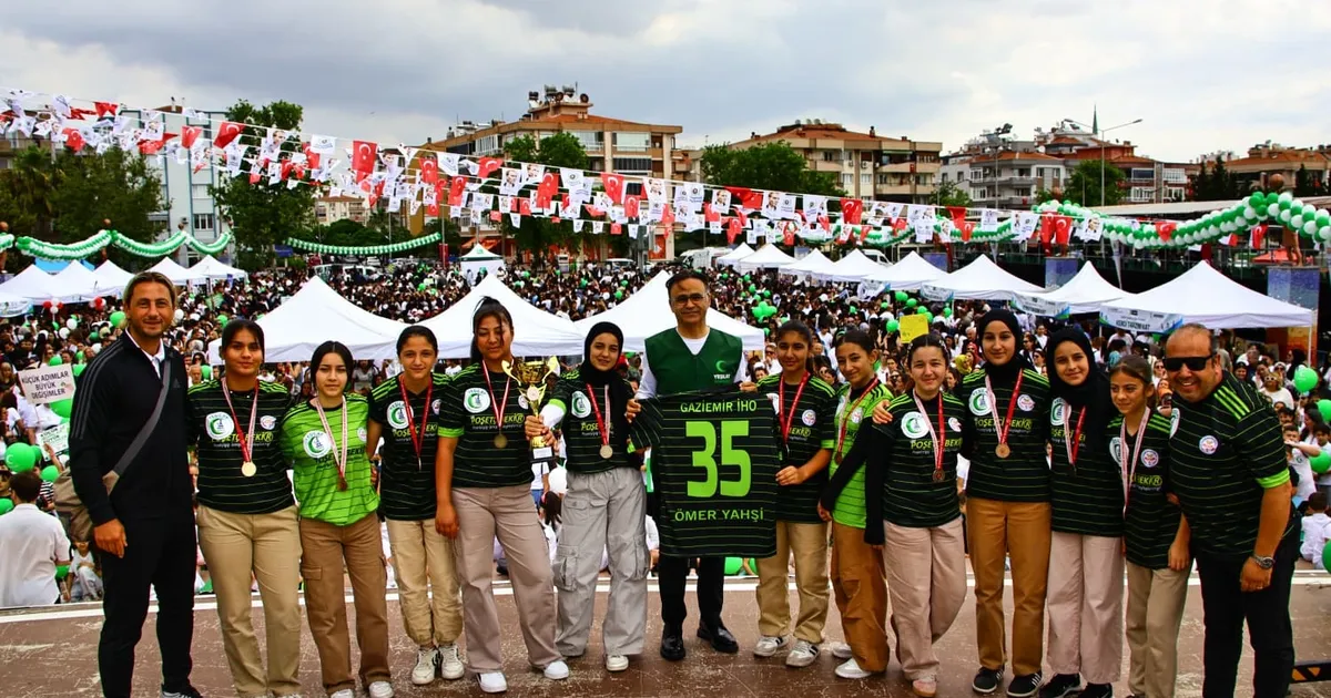 İzmir’de gençler sağlıklı yaşam için buluştu
