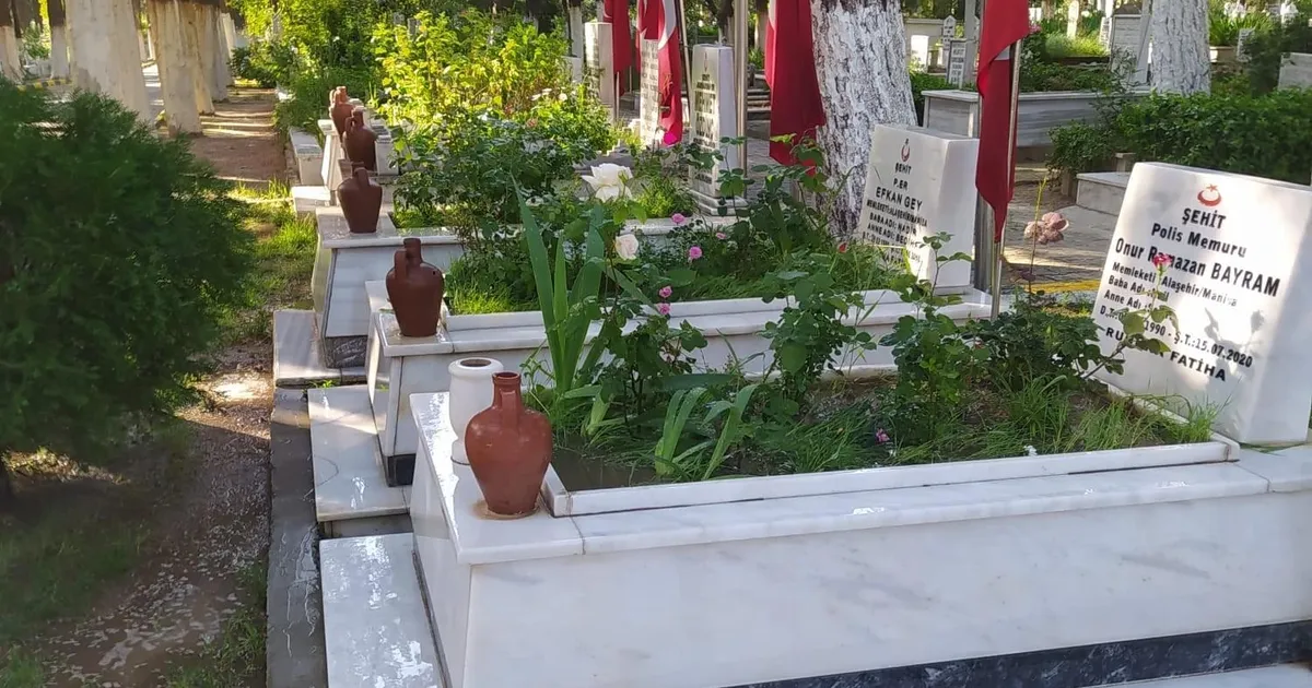 Manisa'daki mezarlıklar bayrama hazır - Gündem Haberleri