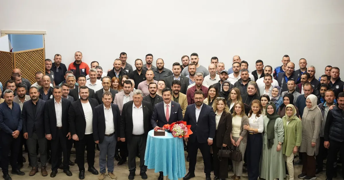 Bursa Yenişehir'de bayramlaşmada Başkan Özel'e doğum günü sürprizi