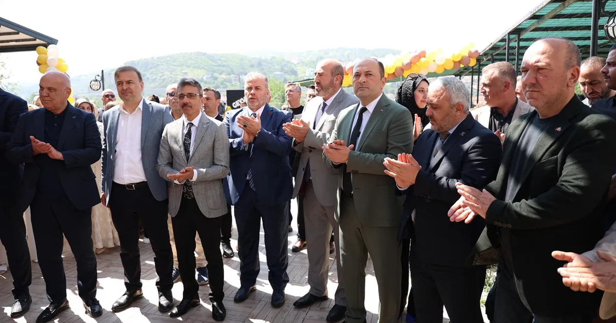 Sakarya Geyve'de Nehir Cafe hizmete açıldı