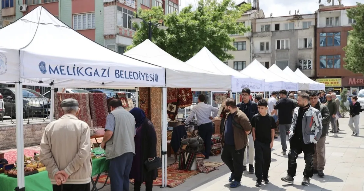 Kayseri Melikgazi Antika Pazarı'na büyük ilgi