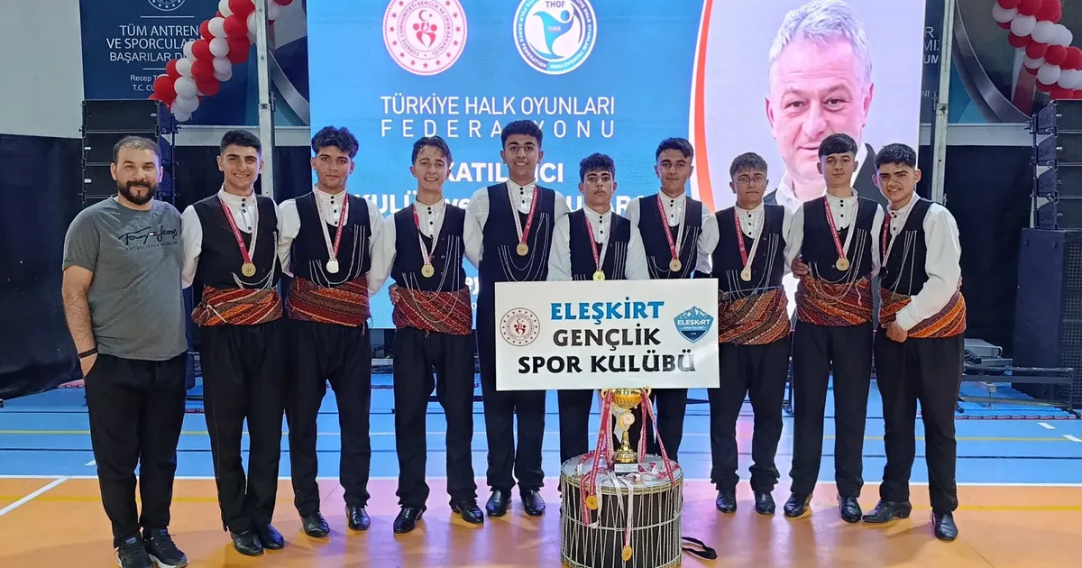 Artvin Eleşkirt Gençlik Spor Kulübü bölge birincisi oldu - Gündem Haberleri